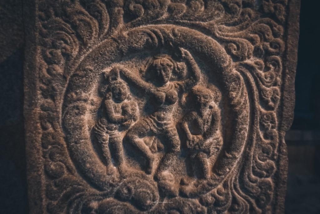 micro carvings of darasuram